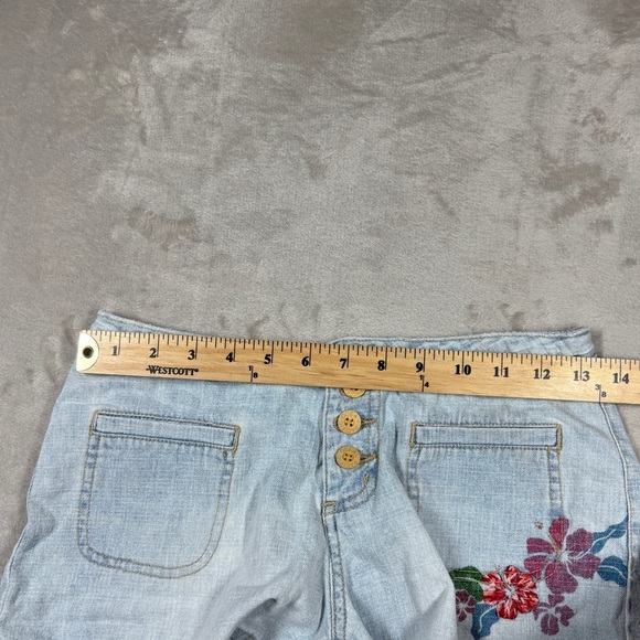 Vintage Surf OP Embroidered Floral Light Blue Jean Denim Hot Pants Shorts Size 3 - Picture 9 of 17